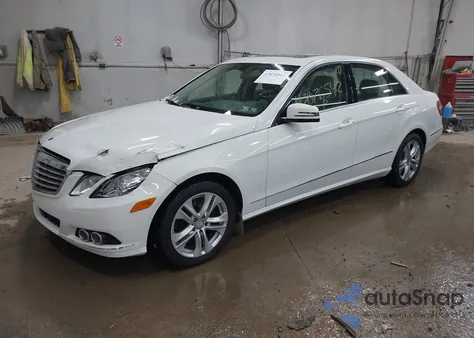 2010 Mercedes-Benz E 350 4Matic z USA, uszkodzony, nr VIN WDDHF8HBXAA100212